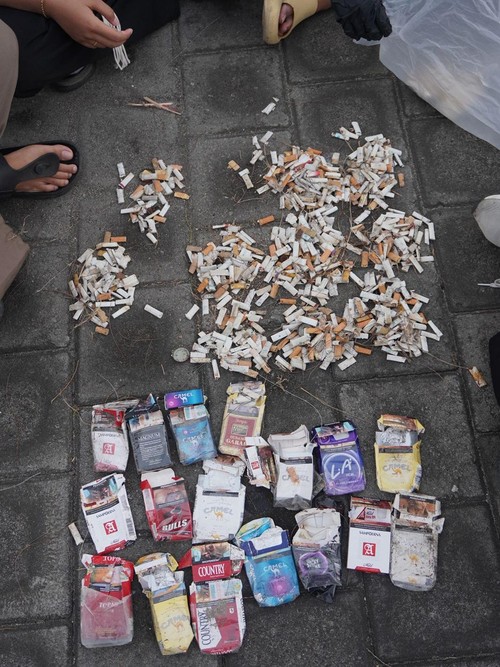 Puluhan ribu puntung rokok ditemukan di kawasan Pantai Mertasari, Sanur.