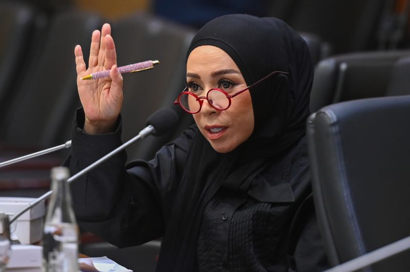 Anggota DPR Melly Goeslaw memberikan paparan saat rapat terkait konsepsi RUU Hak Cipta di Kompleks Parlemen Senayan, Jakarta, Senin (22/9/2025). Rapat tersebut dalam rangka pengharmonisasian, pembulatan, dan pemantapan konsepsi RUU Hak Cipta. ANTARA FOTO/Rivan Awal Lingga/rwa.