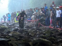 Ratusan Pembalap Dunia Adu Cepat di Kejuaraan Downhill Banyuwangi