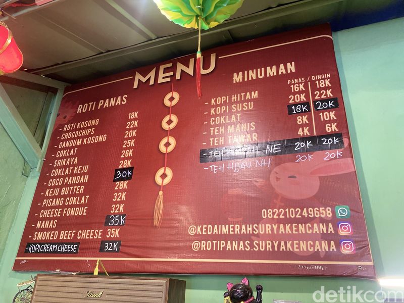 Kedai Merah: Kafe yang menawarkan roti panas aneka rasa di Suryakencana