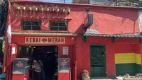 Kedai Merah yang berlokasi di Jalan Suryakencana, menarik perhatian dengan konsep kafe mungil dengan nuansa China kontemporer yang modern tapi tetap klasik. Foto: Yenny Mustika Sari/detikcom