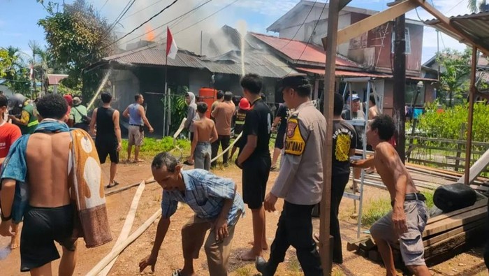Rumah terbakar di Kubu Raya berawal dari suami bakar kasur usai cekcok rumah tangga.
