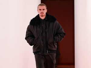 Foto: Aksi Nepo Baby, Anak Artis di Runway H&M Fall/Winter 2925