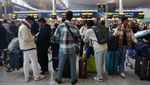 Saat Gangguan Siber Lumpuhkan Bandara Heathrow, Penumpang Antre Mengular