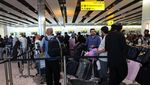 Saat Gangguan Siber Lumpuhkan Bandara Heathrow, Penumpang Antre Mengular