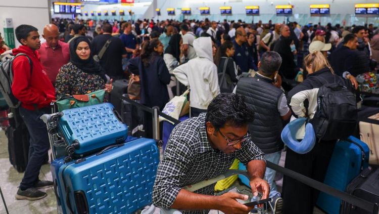Saat Gangguan Siber Lumpuhkan Bandara Heathrow, Penumpang Antre Mengular