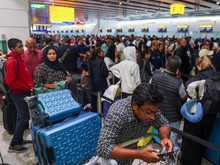 1.300 Penerbangan Dibatalkan di Inggris, Ada Masalah Apa?