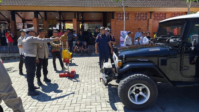 Satlantas Polres Probolinggo Uji Kelayakan Angkutan Wisata