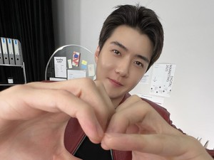 Sehun EXO Tampil Perdana Usai Wamil 2 Tahun, Siap Comeback Lewat Fanmeeting