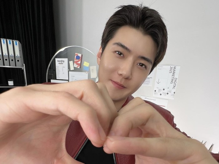 Penampilan perdana Sehun EXO setelah menyelesaikan wajib militer.