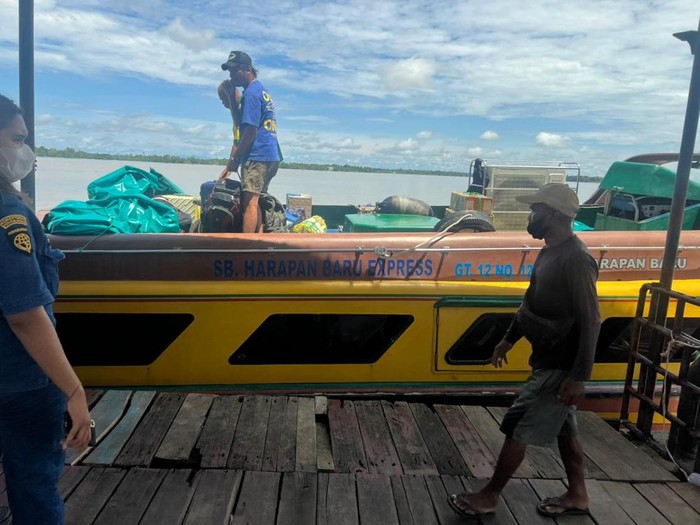 Speedboat SB Harapan Baru Express, yang mengantarkan 19 orang korban kecelakaan menuju pelabuhan SDF Kota Tarakan.