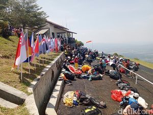 Kendala Arah Angin, Pilot Paralayang Batal Mengudara di Sumedang