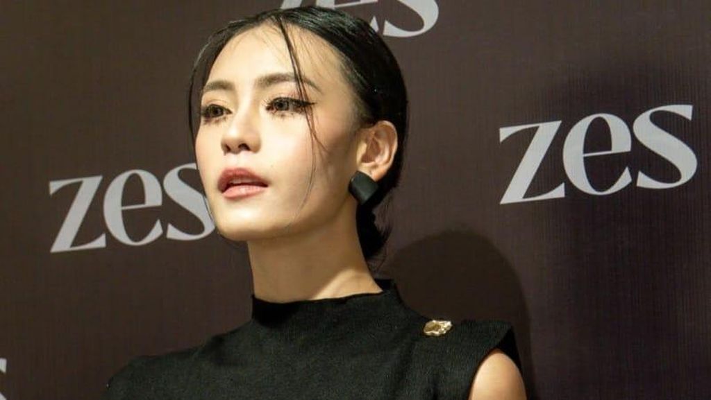 Tamara Dai Gak Pernah Ketinggalan Pakai Cincin dan Anting