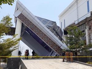 Teras Gedung KPT Brebes Ambruk, Ternyata Digarap Kontraktor Bermasalah