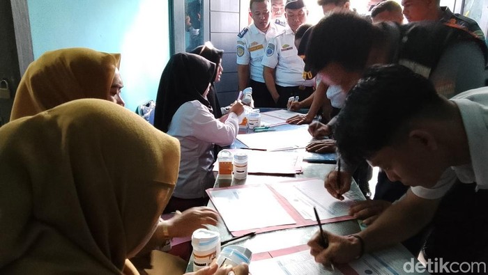 Ratusan pegawai Dishbu Palembang dites urine secara mendadak