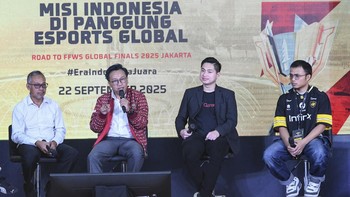 Dewan Pakar Pengurus Besar Esports Indonesia (PB ESI) Bambang Mugono (kedua kir) bersama Staf Ahli Menteri Bidang Hubungan Pusat, Daerah dan Internasional Kemenpora Suyadi Pawiro (kiri), Head of Business Development, Esports, and Community Garena Indonesia Wijaya Nugroho (kedua kanan) dan Pelatih tim ONIC Ahmad Masturoh (kanan) menjadi pembicara saat pelepasan tim esports Indonesia di Jakarta, Senin (22/9/2025). ANTARA FOTO/Hafidz Mubarak A