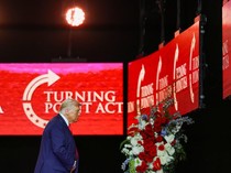 Video Trump Hadiri Upacara Pemakaman Charlie Kirk: Dia Pahlawan Amerika