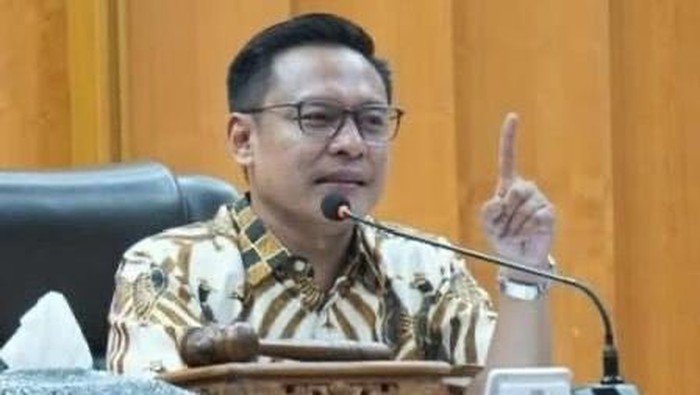Wakil Ketua DPRD Surabaya Arif Fathoni