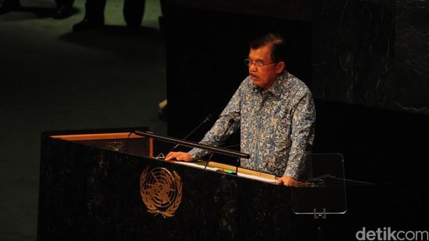 Wakil Presiden Jusuf Kalla (JK) berpidato pada Sesi Debat Umum Sidang Majelis Umum PBB ke 70, di General Assembly Hall, Markas PBB, New York, Amerika Serikat, Jumat (2/10/2015). (Dok. Setwapresri/jeriwongiyanto via Detikcom)