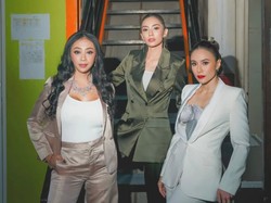 Gaya Lady Boss Wulan Guritno, Masayu Anastasia-Asri Welas Kompak Pakai Blazer