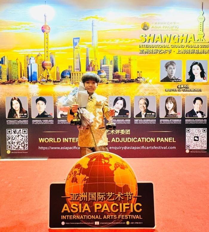 Penyanyi cilik Yerachmiel Asher Wilbart raih dua penghargaan di Asia Pacific International Arts Festival 2025, mengharumkan nama Indonesia.