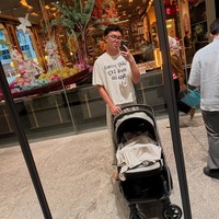 Keanu juga tampak mengambil foto mirror selfie bersama baby Arash yang tertidur di stroller. Di usianya yang kini menginjak 16 tahun, Keanu sudah menjadi paman bagi baby Arash. Foto: Instagram/@keanu_massaid