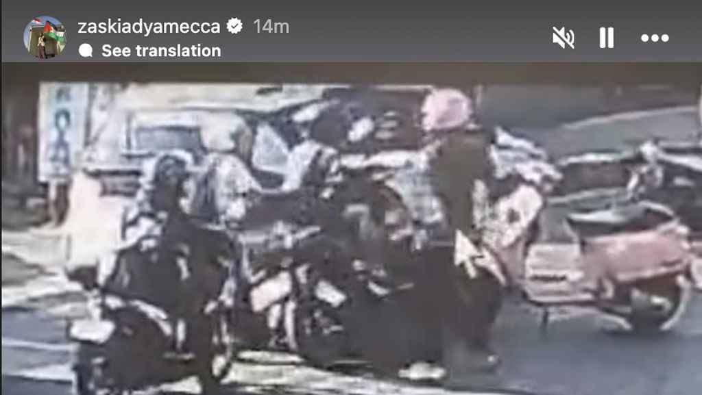 Video: Rekaman CCTV Saat Karyawan Zaskia Adya Mecca Dipukuli Pemotor