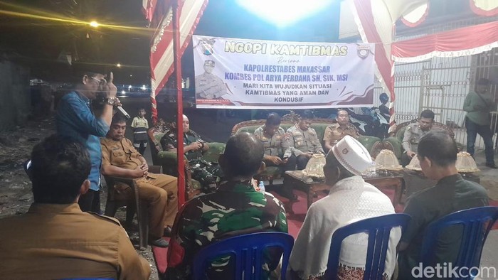 Acara Ngopi Kamtibmas di Kecamatan Tallo.