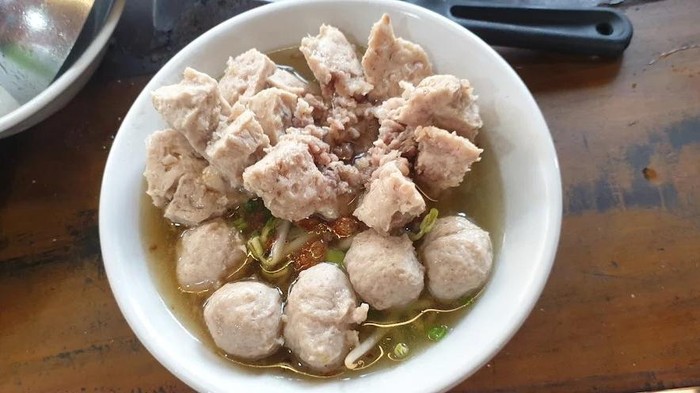 Bakso tetelan di Jakarta.