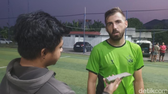 Bek asing PSIS asal Montenegro, Marko Ivanovic ditemui di lapangan Wisesa, Mranggen, Selasa (23/9/2025).