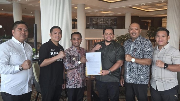 Bupati Bone Andi Asman Sulaiman saat menemui investor PT Biosant Tirta Lestari.