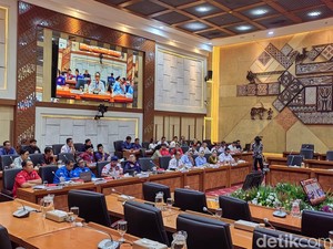 Buruh Rapat Bareng DPR Bahas RUU Ketenagakerjaan, Singgung PHK-Pesangon