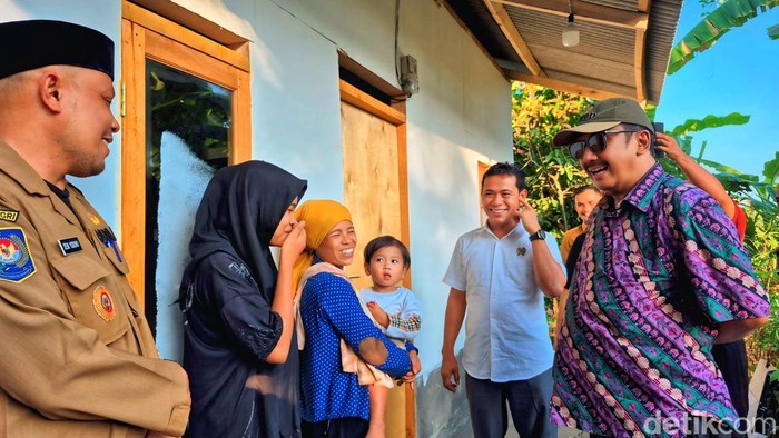 Camat Palabuhanratu, Deni Yudhono, Iis, Dewan Jajah Junajah, Bupati Asjap, di rumah baru Iis
