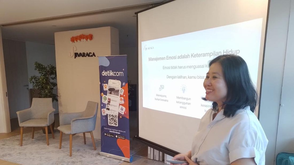 Cindy Gozali mengisi acara 