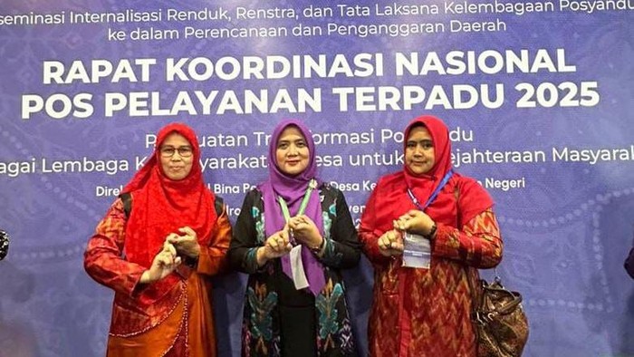 Dewi Firdaus (tengah) saat menghadiri Rakornas Posyandu 2025 di Jakarta. Dokumen Istimewa