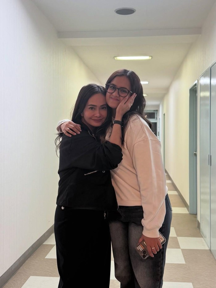 Ersa Mayori lepas putri sulung, Aiska di Jepang.