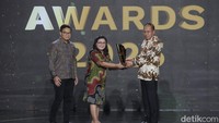 Esterina Nuswarjanti mengukuhkan dirinya sebagai pemenang Adhyaksa Awards 2025 kategori Jaksa Penegak Keadilan Restoratif. Penghargaan tersebut merupakan kerjasama antara detikcom bersama Kejaksaan Agung RI untuk para jaksa berprestasi. Esterina menerima penghargaan di Java Ballroom The Westin, Jakarta Selatan, Selasa, (23/9/2025