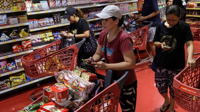 Warga Hong Kong Mendadak Panic Buying Serbu Sayur-Roti, Ada Apa?