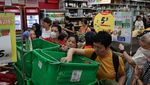 Heboh di Hong Kong! Warga Panic Buying, Indomie Goreng Diborong