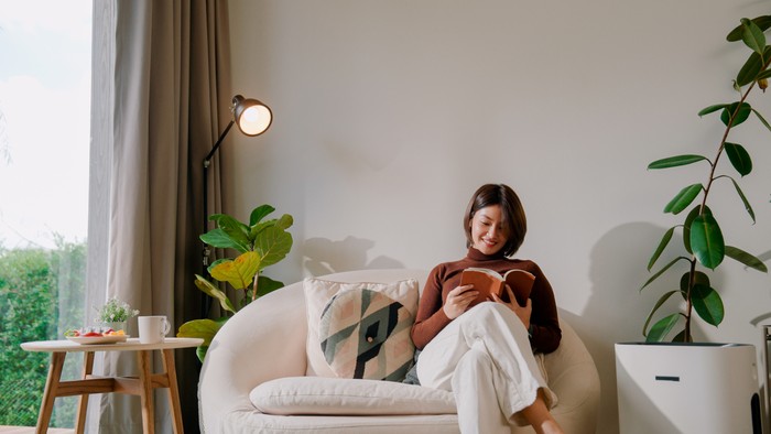 Ilustrasi perempuan sendiri