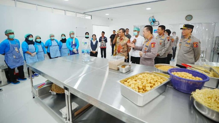Kapolri Tinjau SPPG Polres Semarang