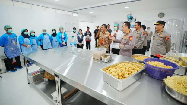 Kapolri Tinjau SPPG Polres Semarang