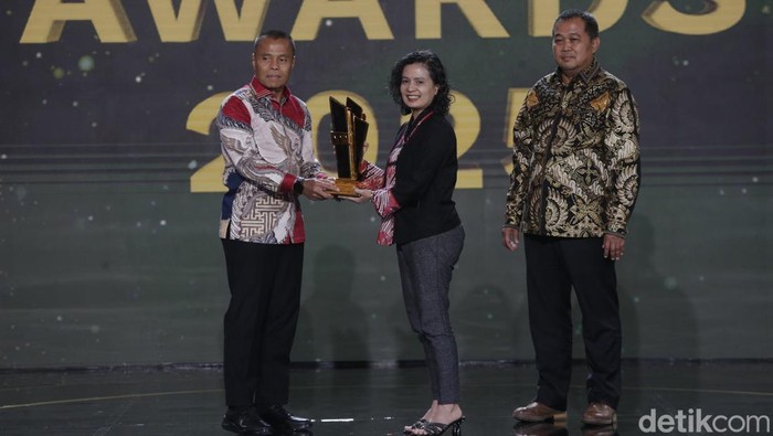 Kasi Perdata dan Tata Usaha Negara Kejari Kendal, Raden Rara Putri Ayu Priamsari peraih Adhyaksa Awards 2025 kategori Jaksa Kreatif dalam Edukasi Hukum. (Detikcom)