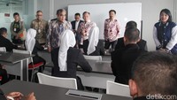 Rusdi Kirana, Muzani, bersama jajaran meninjau kegiatan pembelajaran di Politeknik Kirana.