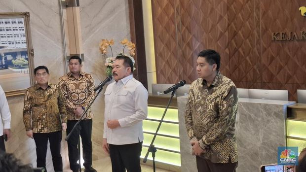 Kementerian Perumahan dan Kawasan Permukiman (PKP) Maruarar Sirait melakukan kunjungan ke Kejaksaan Agung (Kejagung) pada Selasa (23/9/2025). (CNBC Indonesia/Chandra Dwi Pranata)