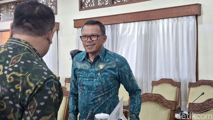 Kepala Kantor Wilayah BPN Bali, I Made Daging, usai rapat pembahasan wilayah tahura di DPRD. Selasa (23/9/2025). (Fabiola Dianira)