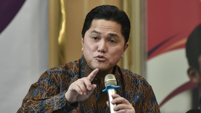 Menteri Pemuda dan Olahraga (Menpora) Erick Thohir  memberikan keterangan pada konferensi pers di Jakarta, Selasa (23/9/2025). Pada konferensi pers tersebut Menpora Erick Thohir menyampaikan rencana penyederhanaan regulasi seluruh Peraturan menteri pemuda dan olahraga (Permenpora) periode 2009-2025 yang akan dikelompokkan ke dalam empat klaster substansi teknis yaitu kepemudaan, pembudayaan olahraga, peningkatan prestasi dan industri olahraga. ANTARA FOTO/Fakhri Hermansyah/bar