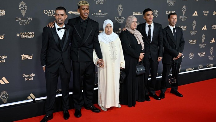 PARIS, FRANCE - SEPTEMBER 22: Lamine Yamal and Family attend the 69th Ballon DOr Photocall at Theatre Du Chatelet on September 22, 2025 in Paris, France. (Photo by Kristy Sparow - UEFA/UEFA via Getty Images)