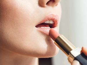 Review Cashmere Lipstick Bobbi Brown vs 3CE, Lipstik Tekstur Halus bak Kashmir