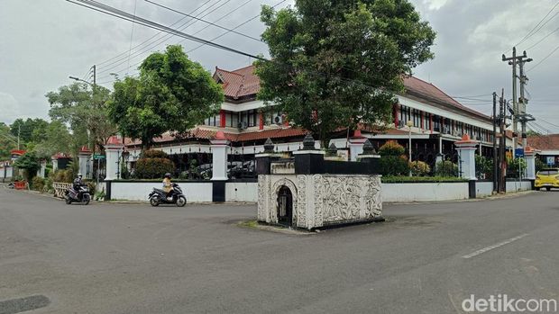 Lokasi Makam Ragasemangsang yang berada di pertigaan antara jalan Kabupaten dengan Ragasemangsang, Purwokerto Timur, Kabupaten Banyumas, Jumat (19/9/2025).